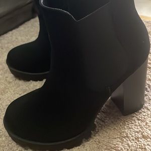 Woman’s Heel Boots